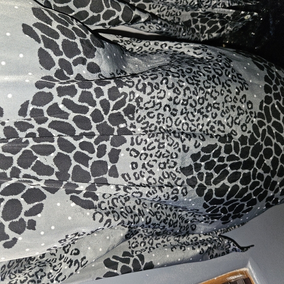 Daniel Rainn Womans V Neck Blouse Size M - Picture 11 of 14